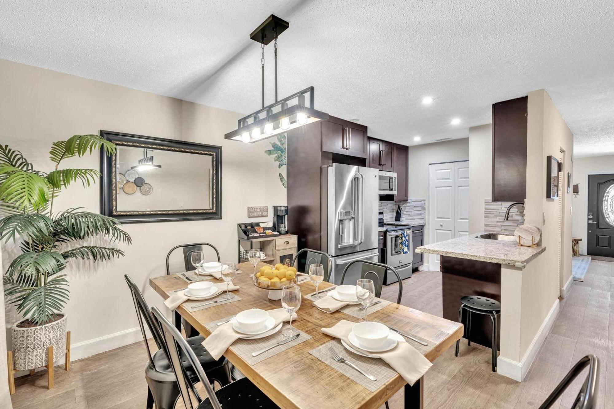 Estelo'S Place - Modern Townhouse With King Bed, Only 5 Min From The Airport! Miami Kültér fotó