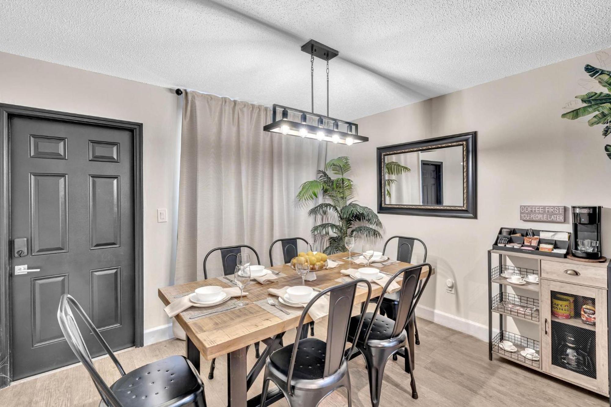 Estelo'S Place - Modern Townhouse With King Bed, Only 5 Min From The Airport! Miami Kültér fotó